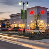 Weitzman shows 2-gen restaurant availabilities