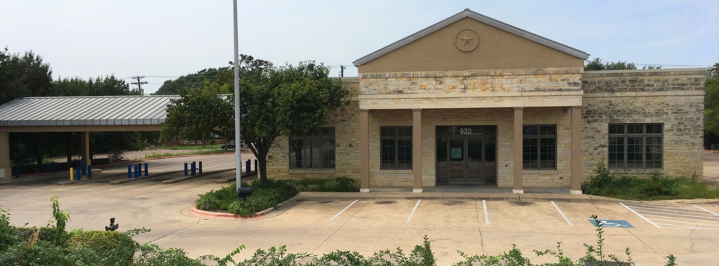 SOLD | 920 North IH-35